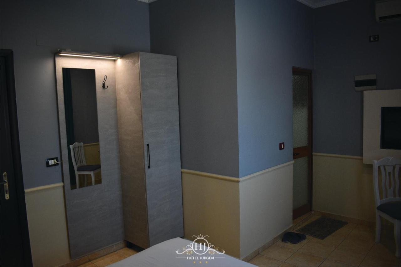Hotel Jurgen Lezhe Bagian luar foto