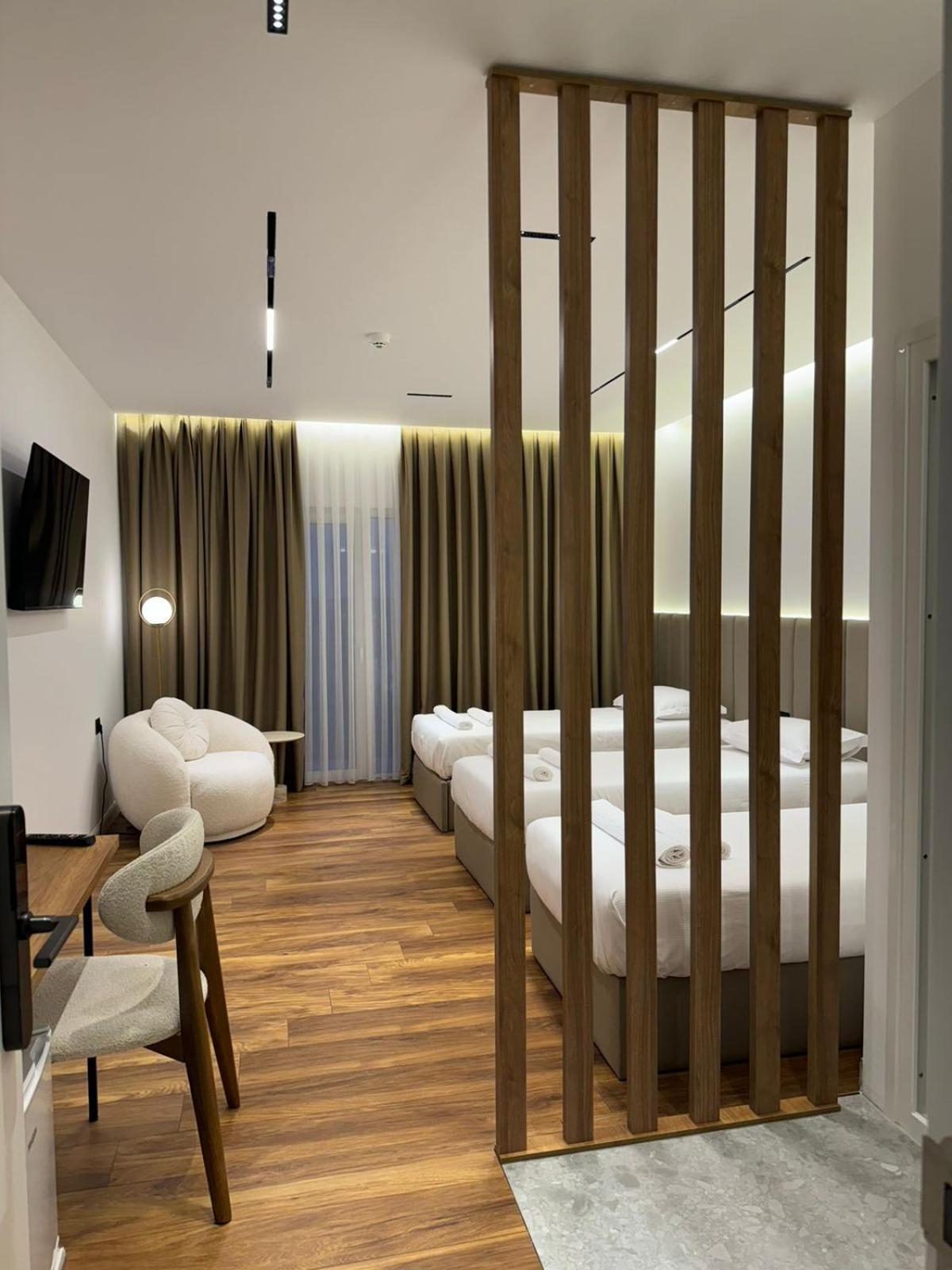 Hotel Jurgen Lezhe Bagian luar foto