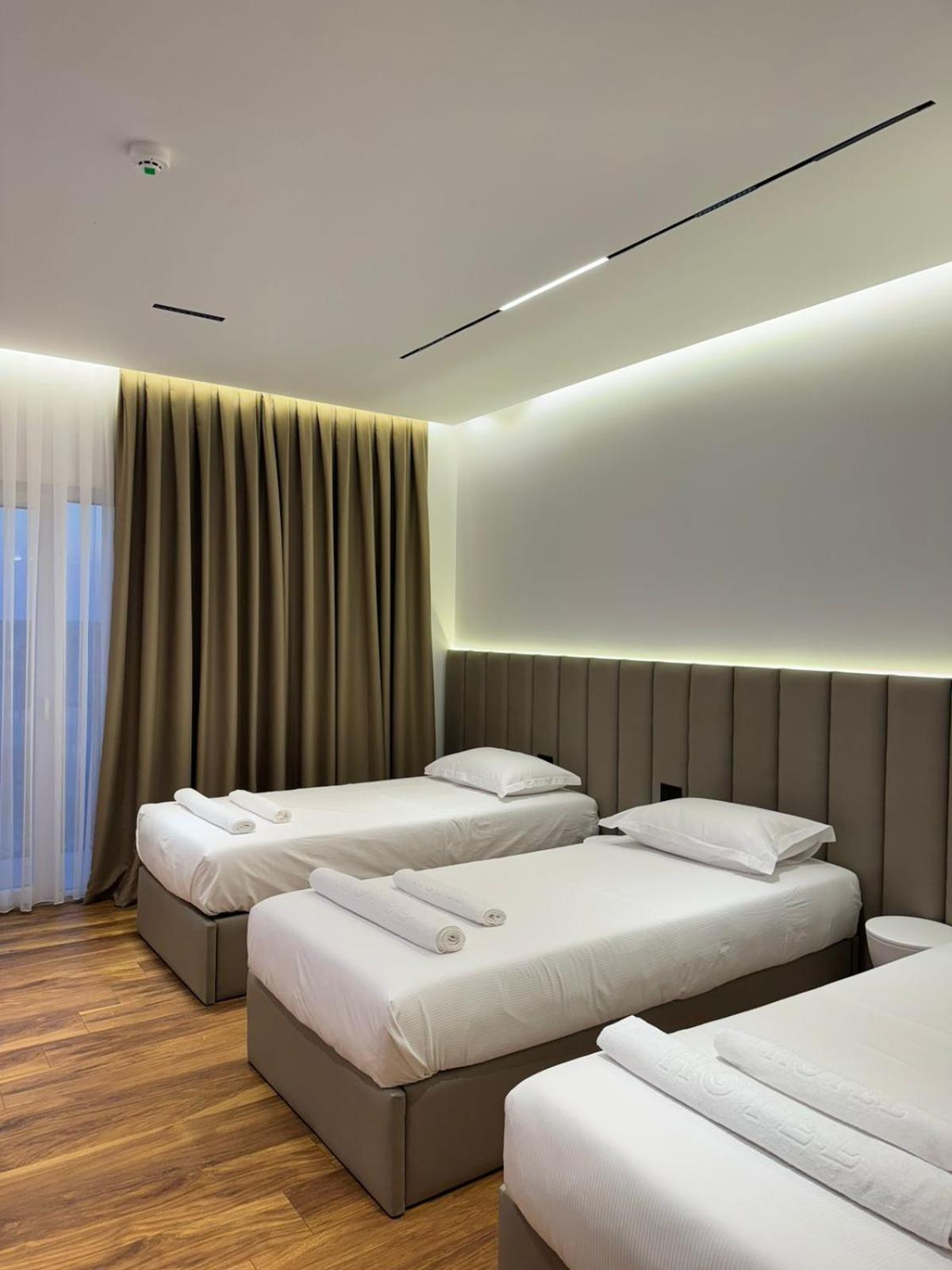 Hotel Jurgen Lezhe Bagian luar foto