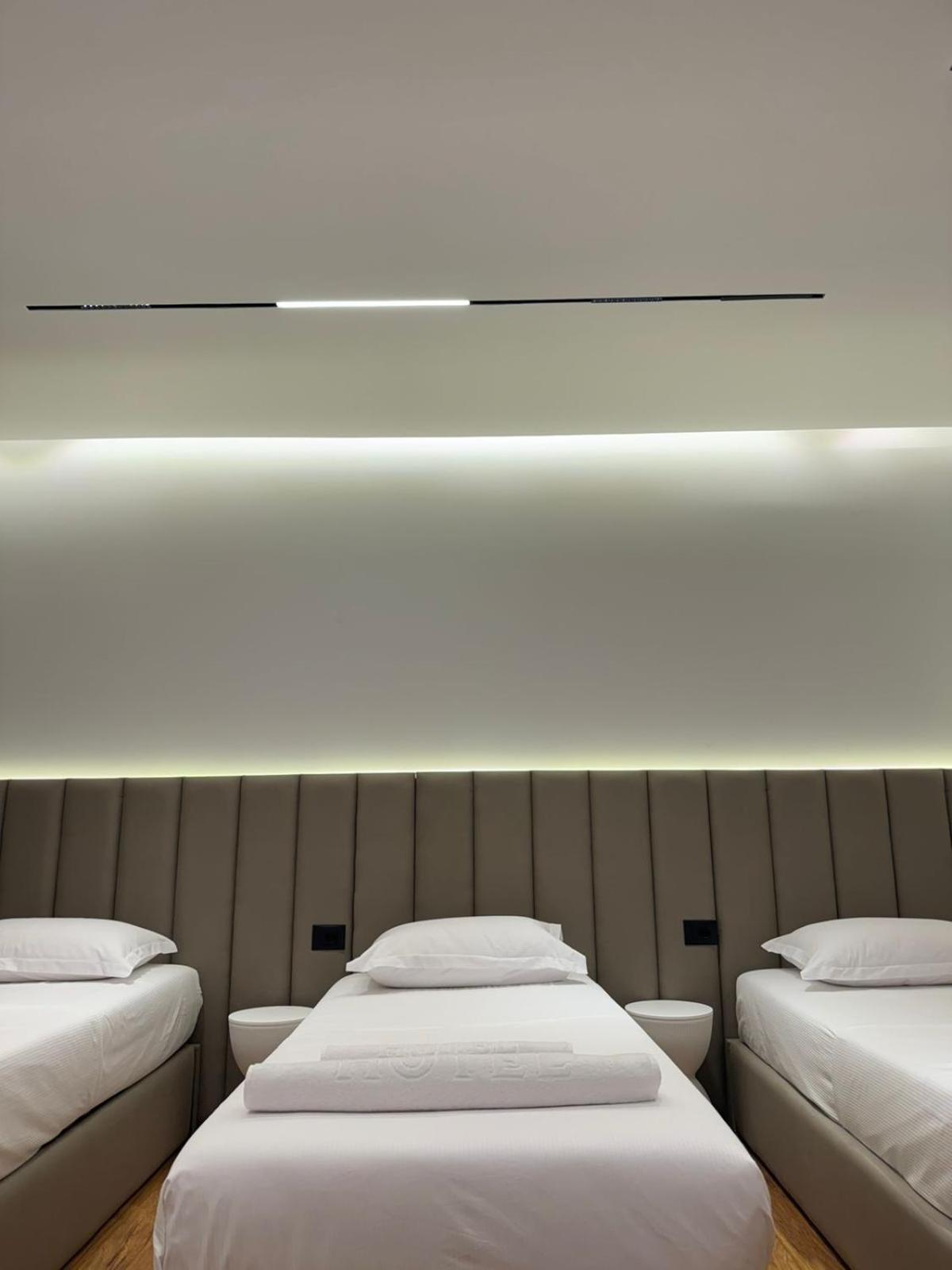Hotel Jurgen Lezhe Bagian luar foto